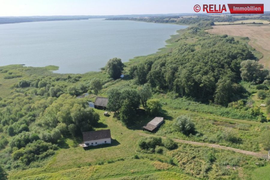 17139 Malchin - Traumhaftes Wassergrundstück mit Bootshaus am Malchiner See